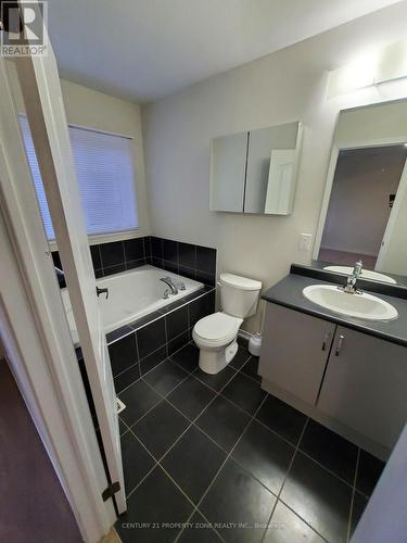 (Upper) - 3 Baffin Crescent, Brampton, ON - Indoor Photo Showing Bathroom