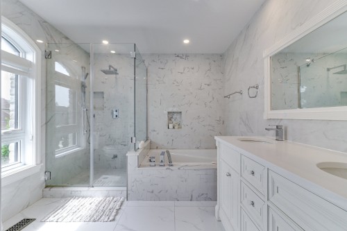 Master Bathroom - 227 Rue Ernest, Dollard-Des-Ormeaux, QC - Indoor Photo Showing Bathroom