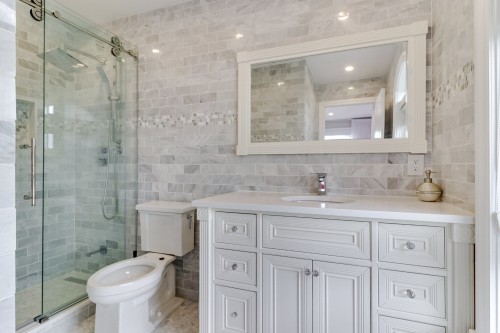 Master Bathroom - 227 Rue Ernest, Dollard-Des-Ormeaux, QC - Indoor Photo Showing Bathroom