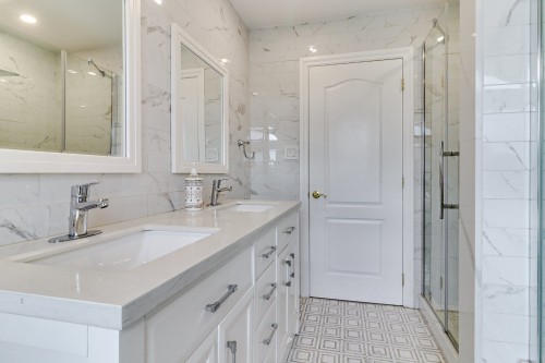 Bathroom - 227 Rue Ernest, Dollard-Des-Ormeaux, QC - Indoor Photo Showing Bathroom