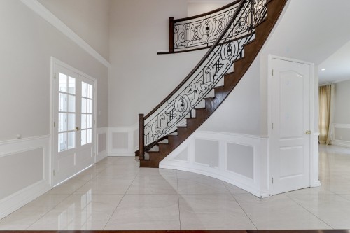 Staircase - 227 Rue Ernest, Dollard-Des-Ormeaux, QC - Indoor Photo Showing Other Room