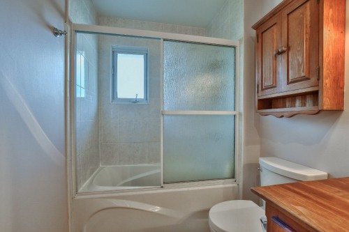 Salle de bains - 115 1Re Avenue, Saint-Eustache, QC - Indoor Photo Showing Bathroom
