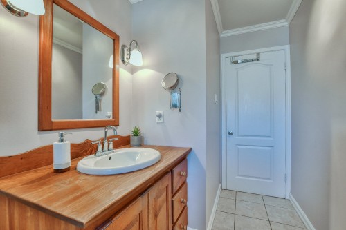 Salle de bains - 115 1Re Avenue, Saint-Eustache, QC - Indoor Photo Showing Bathroom