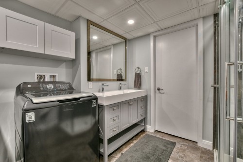 Salle de bains - 115 1Re Avenue, Saint-Eustache, QC - Indoor Photo Showing Laundry Room