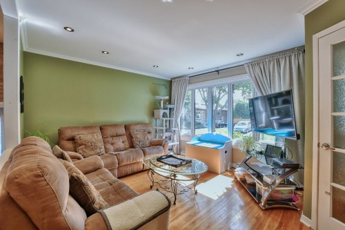 Salon - 115 1Re Avenue, Saint-Eustache, QC - Indoor Photo Showing Living Room
