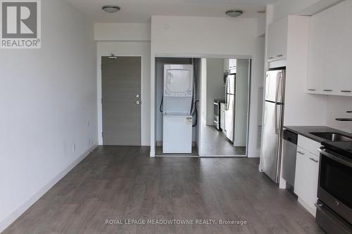 804 - 2055 Danforth Avenue, Toronto, ON - Indoor Photo Showing Kitchen