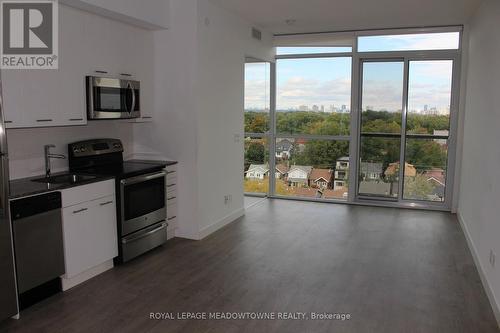 804 - 2055 Danforth Avenue, Toronto, ON - Indoor Photo Showing Kitchen
