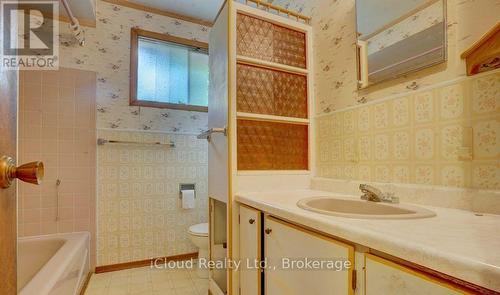 325 Dyson Road, Pickering, ON - Indoor Photo Showing Bathroom