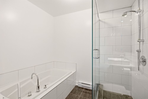 Bathroom - 4-437 Rue Galt, Montréal (Verdun/Île-Des-Soeurs), QC - Indoor Photo Showing Bathroom