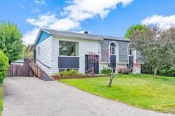 310 27e Avenue  Sainte-Marthe-Sur-Le-Lac, QC J0N 1P0