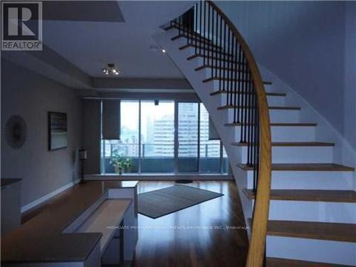 1910 - 111 ELIZABETH STREET , Toronto, Ontario M5G 1P7 2
