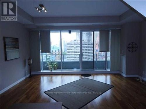 1910 - 111 ELIZABETH STREET , Toronto, Ontario M5G 1P7 3