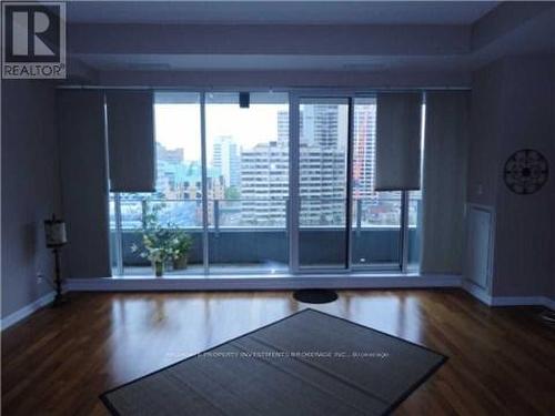 1910 - 111 ELIZABETH STREET , Toronto, Ontario M5G 1P7 4