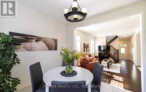 Eat-In Kitchen - 954 Penson Crescent, Milton, ON - Indoor Photo Showing Dining Room