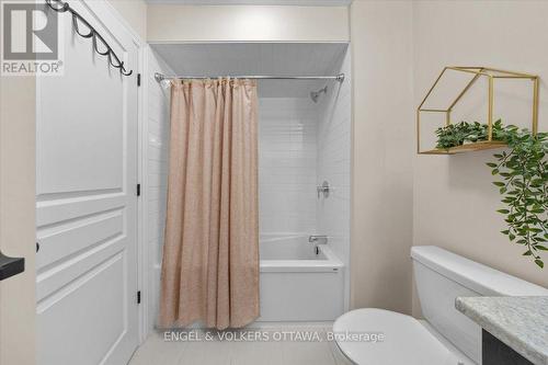 556 Triangle Street, Ottawa, ON - Indoor Photo Showing Bathroom