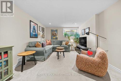 556 Triangle Street, Ottawa, ON - Indoor Photo Showing Living Room