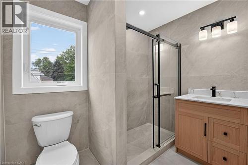 Bathroom - 325 Queensdale Avenue E, Hamilton, ON - Indoor Photo Showing Bathroom