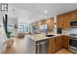 323 95 MOODY STREET  Port Moody, BC V3H 0H2