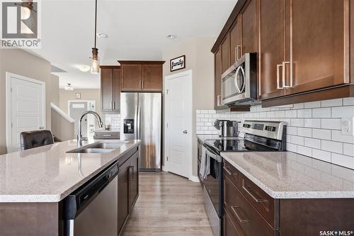 118 Stromberg Crescent, Saskatoon, SK - Indoor Photo Showing Kitchen With Double Sink With Upgraded Kitchen