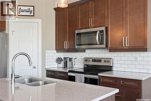 118 Stromberg Crescent, Saskatoon, SK - Indoor Photo Showing Kitchen With Double Sink With Upgraded Kitchen