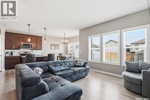 118 Stromberg Crescent, Saskatoon, SK - Indoor Photo Showing Living Room