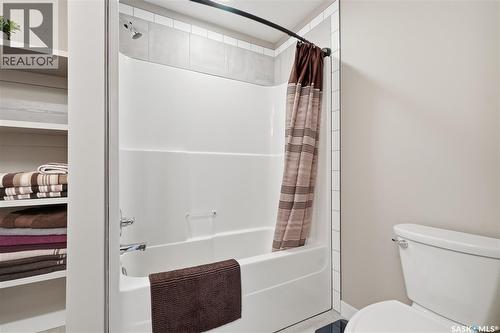 118 Stromberg Crescent, Saskatoon, SK - Indoor Photo Showing Bathroom