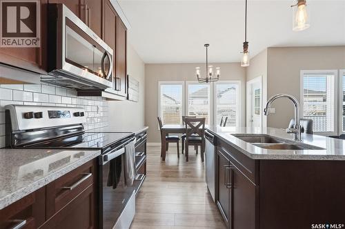 118 Stromberg Crescent, Saskatoon, SK - Indoor Photo Showing Kitchen With Double Sink With Upgraded Kitchen
