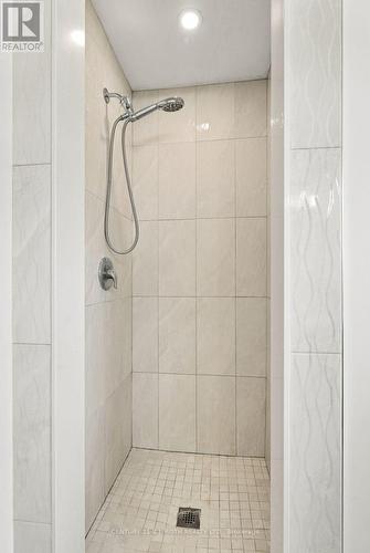 12 Bothwell Crescent, Barrie, ON - Indoor Photo Showing Bathroom