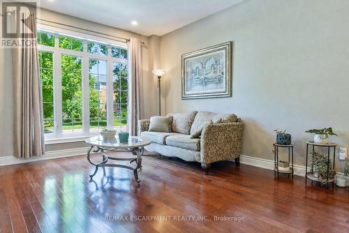 85 Park Street W, Mississauga, ON - Indoor Photo Showing Living Room