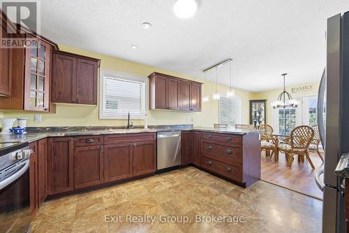 23 Mount Grove Crescent, Prince Edward County (Wellington Ward), ON - Indoor Photo Showing Kitchen