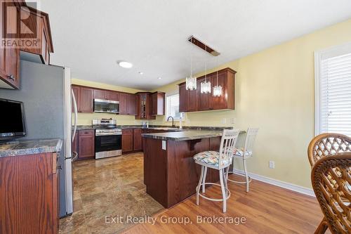 23 Mount Grove Crescent, Prince Edward County (Wellington Ward), ON - Indoor Photo Showing Kitchen
