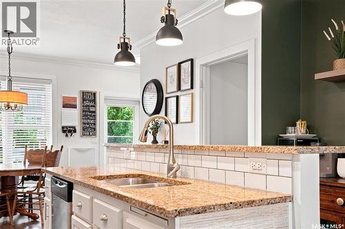 431 Eaton Lane, Saskatoon, SK - Indoor Photo Showing Kitchen With Double Sink