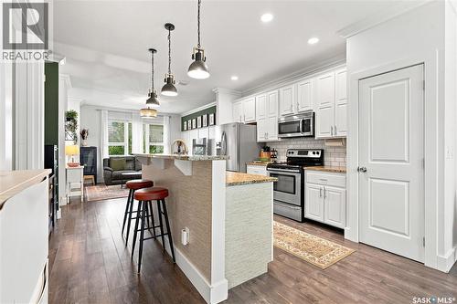 431 Eaton Lane, Saskatoon, SK - Indoor Photo Showing Kitchen With Stainless Steel Kitchen With Upgraded Kitchen