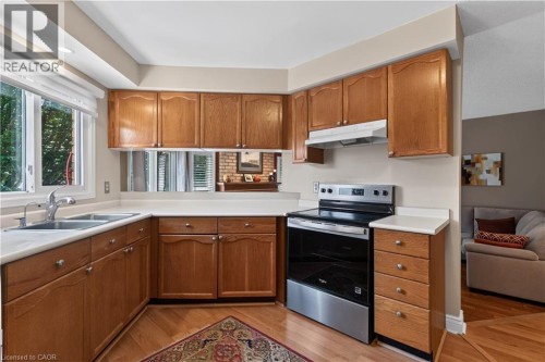 3194 Tania Crescent, Burlington, ON - Indoor Photo Showing Kitchen With Double Sink