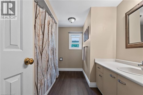 4 pc. bathroom on 2nd floor - 3194 Tania Crescent, Burlington, ON - Indoor Photo Showing Bathroom