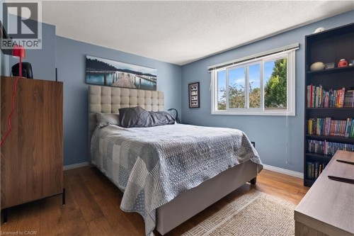 3194 Tania Crescent, Burlington, ON - Indoor Photo Showing Bedroom