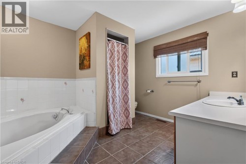 Ensuite bathroom - 3194 Tania Crescent, Burlington, ON - Indoor Photo Showing Bathroom