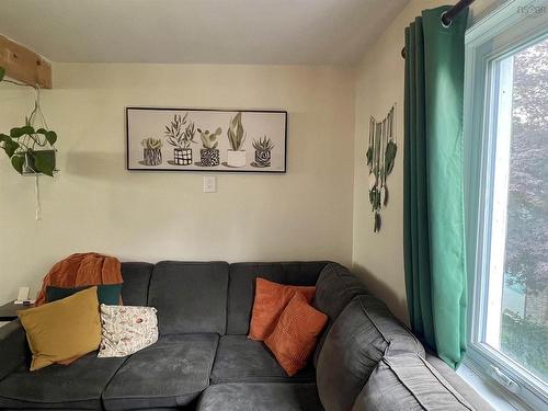 2 Central Avenue, Trenton, NS - Indoor Photo Showing Living Room