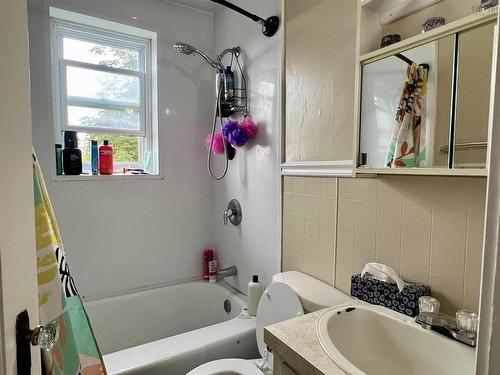 2 Central Avenue, Trenton, NS - Indoor Photo Showing Bathroom
