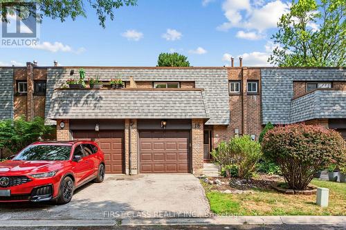 8 - 16 WOODGLEN WAY  Markham, ON L3R 3A8