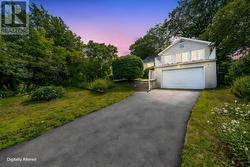 15 Oakdale Crescent  Dartmouth, NS B3A 2L7
