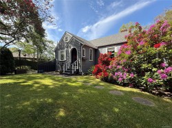 4296 CEDAR HILL Rd Saanich, BC V8N 3C5