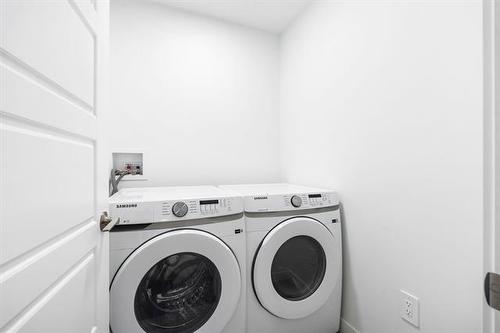 132 Red Pine Dr, West St Paul, MB - Indoor Photo Showing Laundry Room