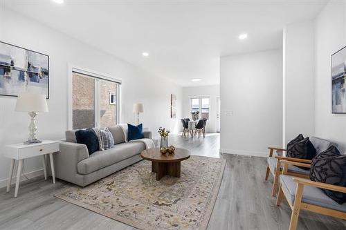 132 Red Pine Dr, West St Paul, MB - Indoor Photo Showing Living Room