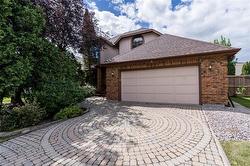 75 Lindenwood DR  Winnipeg, MB R3P 1K9