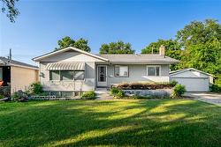 565 Hartford AVE  Winnipeg, MB R2V 0X5