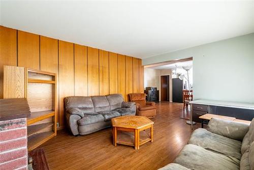 565 Hartford Ave, Winnipeg, MB - Indoor Photo Showing Living Room