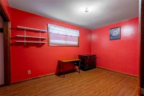 565 Hartford Ave, Winnipeg, MB - Indoor Photo Showing Other Room