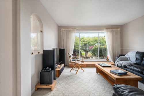 828 Devon Pl, Qualicum Beach, BC 