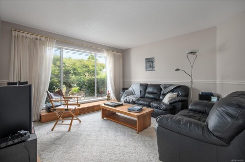 828 Devon Pl, Qualicum Beach, BC 